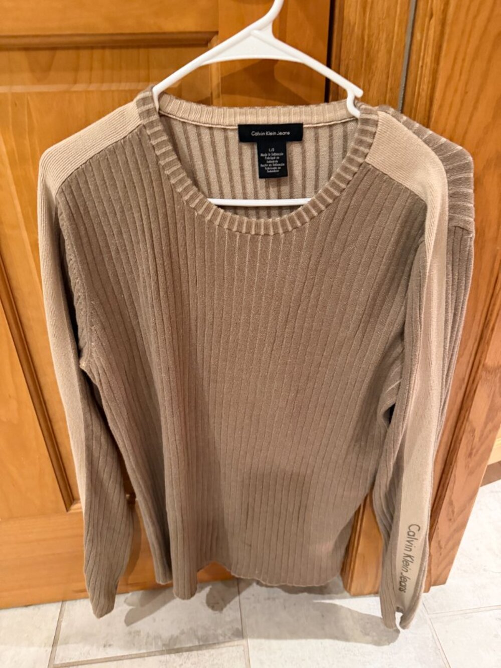 Calvin Klein Men's Ribbed Sweater Large Tan Stripe Sleeve Logo